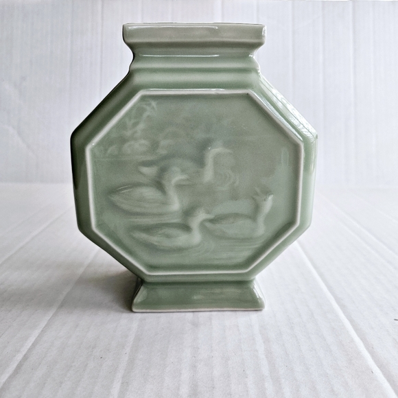Vintage glazed porcelain celadon vase Chinese hexagon birds ducks - Picture 3 of 8